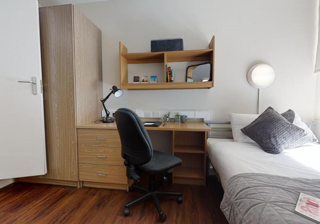 Private Bedrooms With Shared Kitchen And Studios At Iq Tufnell House In Londen Buitenkant foto